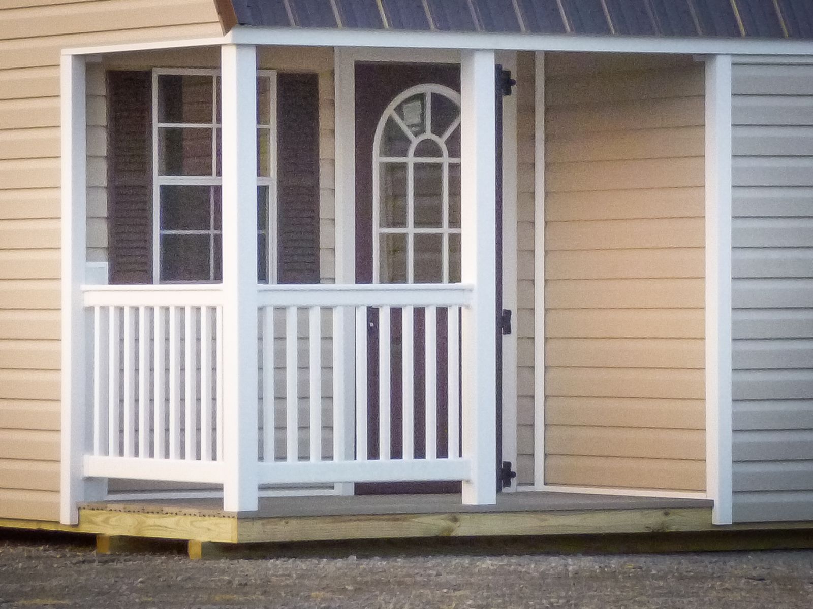 Corner porch option on a portable cabin in Kentucky