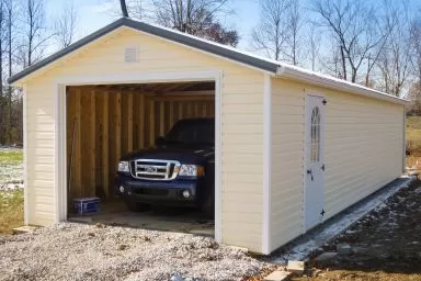 A garage shed in Kentucky with vinyl siding