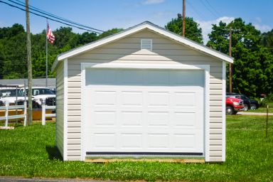 A garage shed in Tennessee with vinyl siding